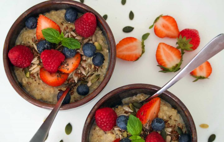 A bowl of oatmeal wit fruits - Photo by Thiea Alhoz from Pexels