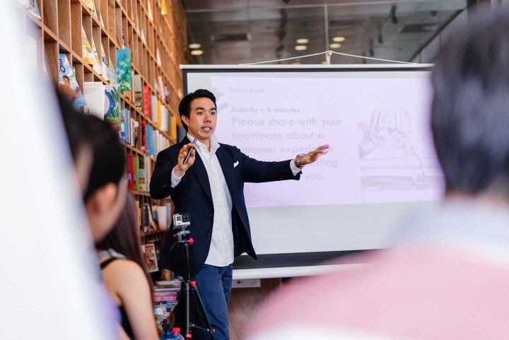 A public speaking appointment - Photo by mentatdgt from Pexels
